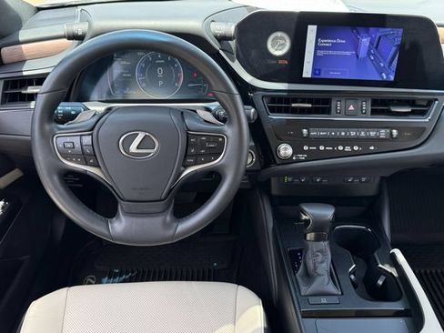 Used 2025 Lexus ES 350 w/ Premium Package FWD image 10
