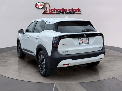 Used 2025 Nissan Kicks SV AWD/4WD image 3