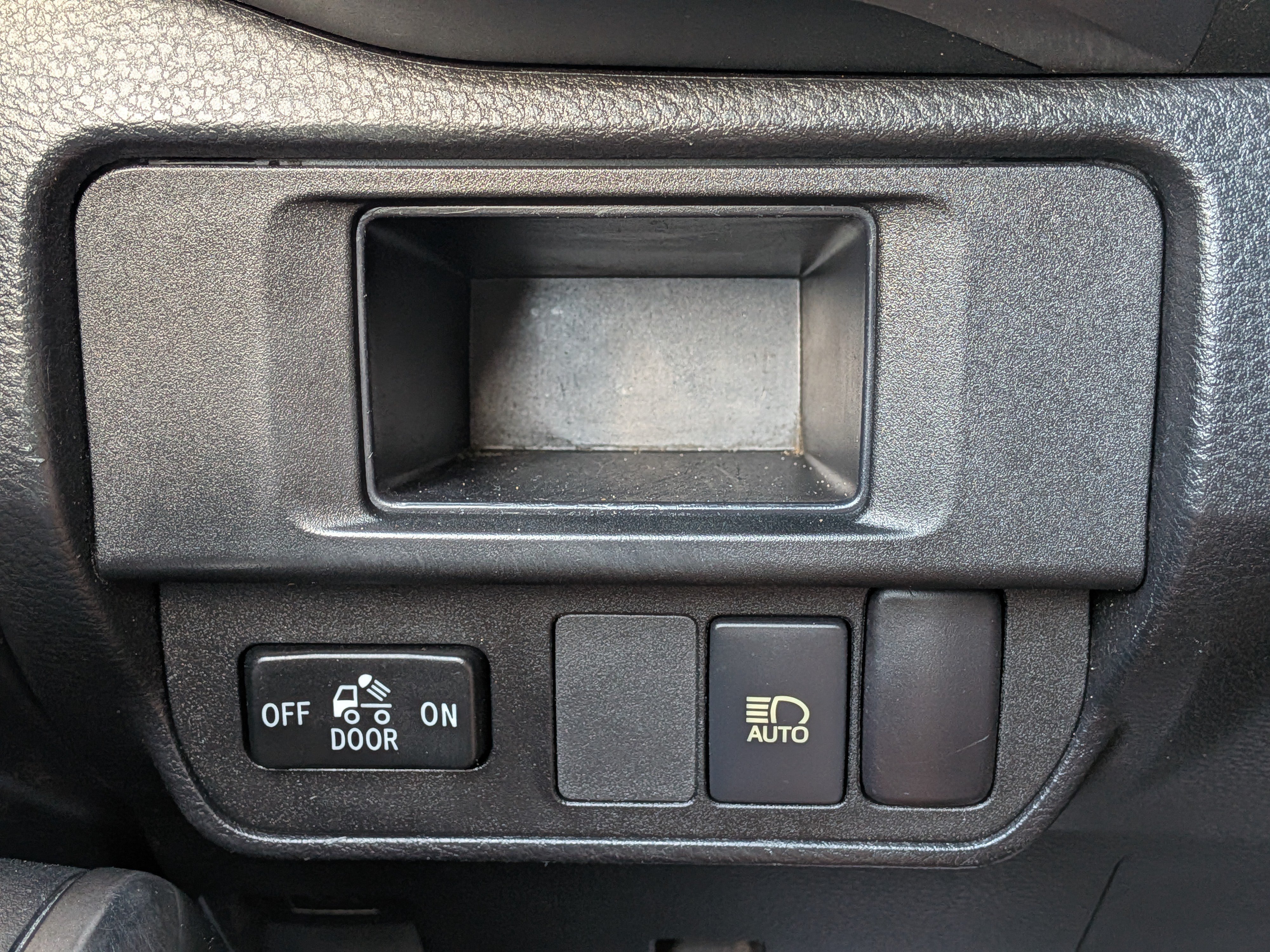 Used 2018 Toyota Tacoma SR5 RWD image 23