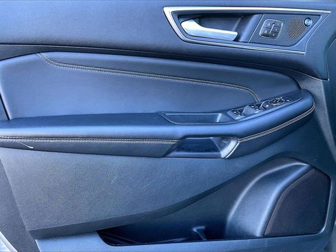 Used 2024 Ford Edge Titanium image 19