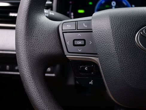 Used 2025 Toyota Camry LE w/ Convenience Package image 18