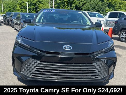 Used 2025 Toyota Camry SE FWD image 2