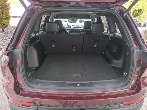 Used 2024 Jeep Grand Cherokee Altitude image 29