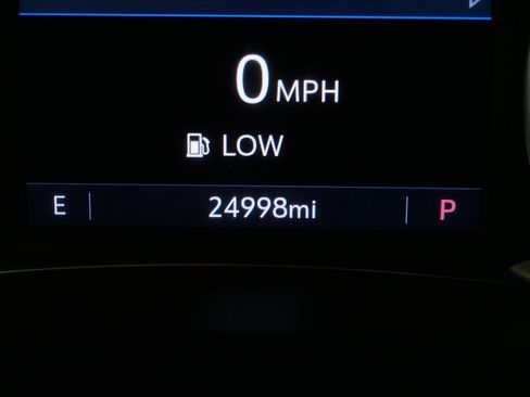 Used 2023 Chevrolet Traverse LT AWD/4WD image 36