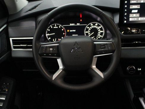 New 2026 Mitsubishi Outlander ES FWD image 21