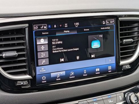 Used 2025 Chrysler Pacifica Select image 12