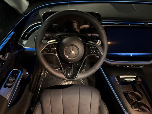New 2026 Mercedes-Benz E 450 4MATIC Sedan image 13