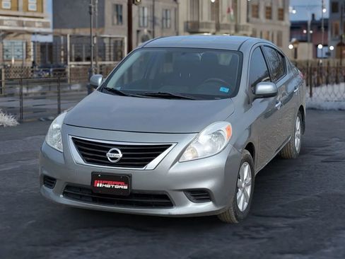 Used 2014 Nissan Versa SV w/ Convenience Package image 3