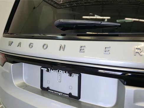 Used 2024 Jeep Wagoneer L Series II w/ Flexible Seating Group image 17