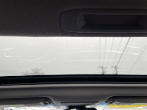 Used 2018 Toyota Camry SE w/ Moonroof Package image 21