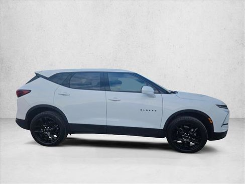 Used 2023 Chevrolet Blazer LT image 3