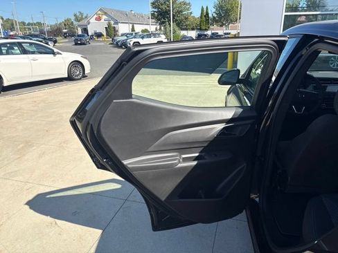 Used 2027 Chevrolet Bolt LT w/ Comfort Package FWD image 28