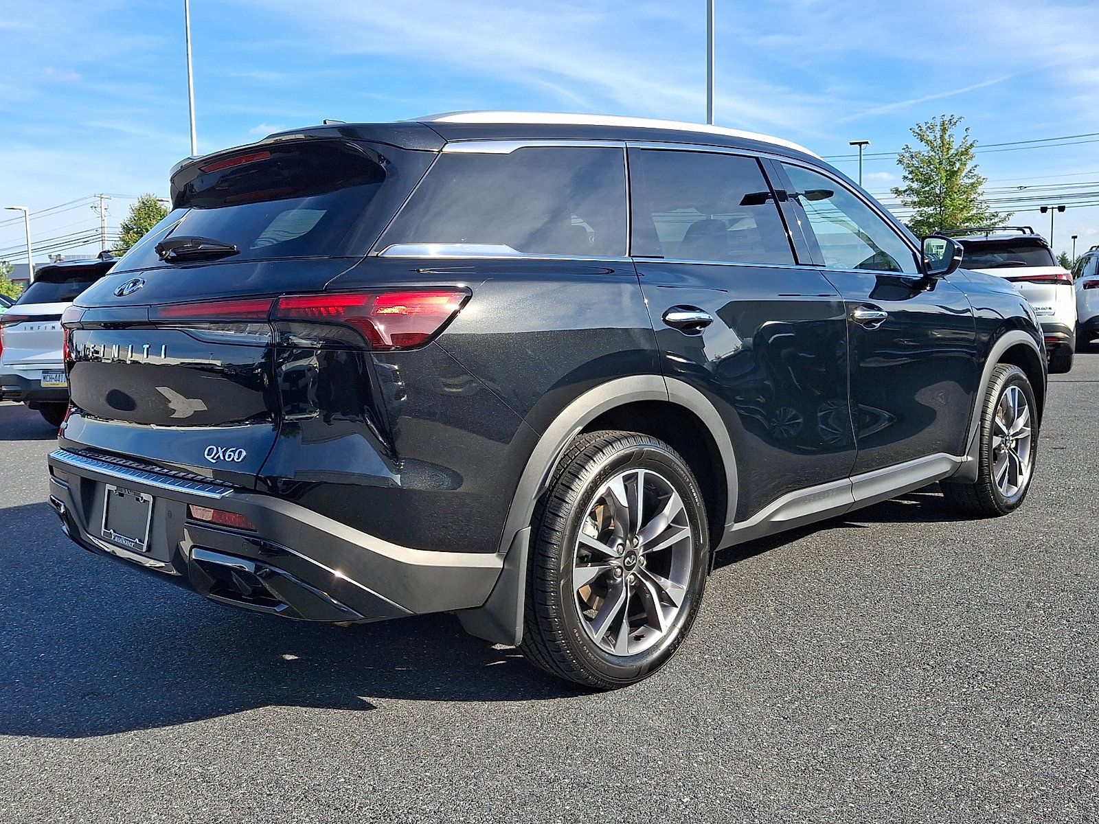 Certified 2023 INFINITI QX60 Luxe w/ Cargo Package AWD/4WD image 11