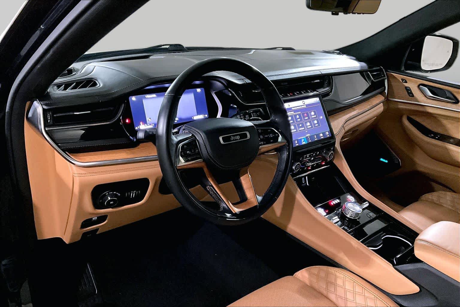 Used 2023 Jeep Grand Cherokee L Summit AWD/4WD image 17