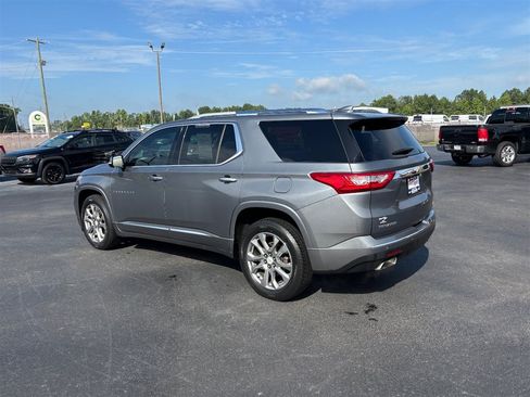 Used 2019 Chevrolet Traverse Premier w/ Driver Confidence II Package FWD image 6