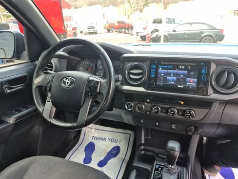 Used 2017 Toyota Tacoma SR image 8