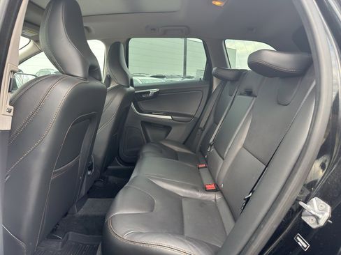 Used 2017 Volvo XC60 T6 Dynamic w/ Preferred Option Package image 10