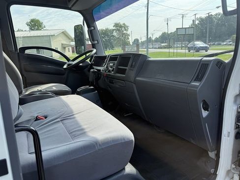 Used 2019 Isuzu NPR RWD image 30