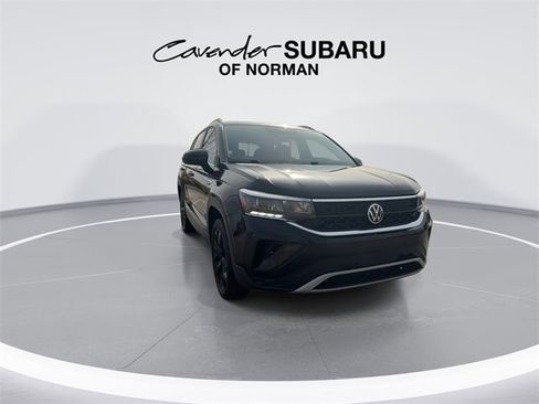 Used 2022 Volkswagen Taos SE image 5