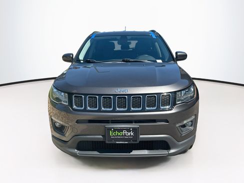 Used 2018 Jeep Compass Latitude w/ Popular Equipment Group AWD/4WD image 2