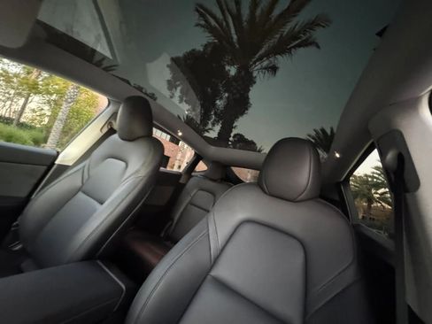 Used 2024 Tesla Model Y Long Range RWD image 59