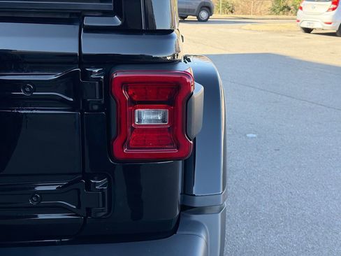 Used 2020 Jeep Wrangler Unlimited Rubicon w/ Dual Top Group image 12