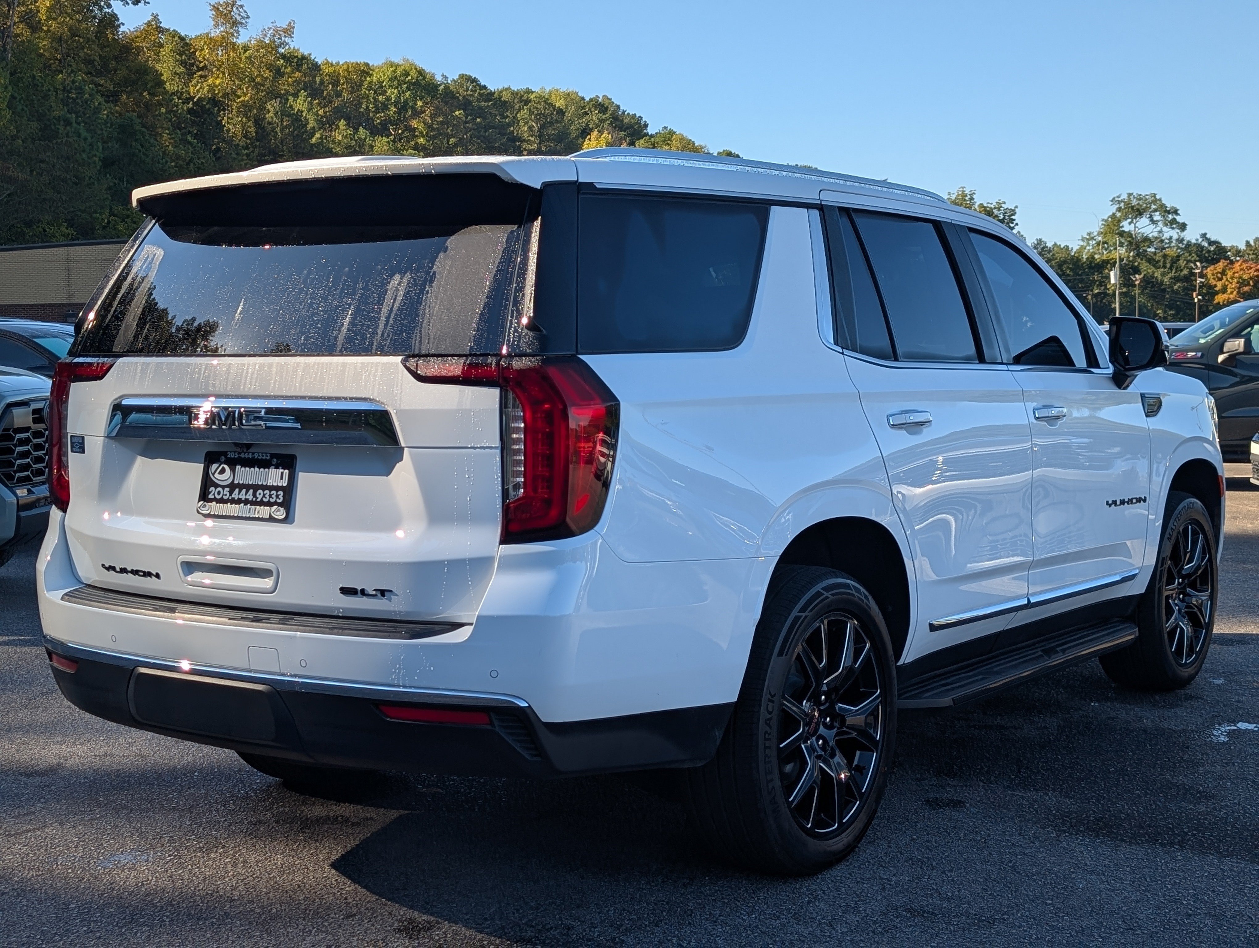 Used 2024 GMC Yukon SLT w/ SLT Premium Package AWD/4WD image 9