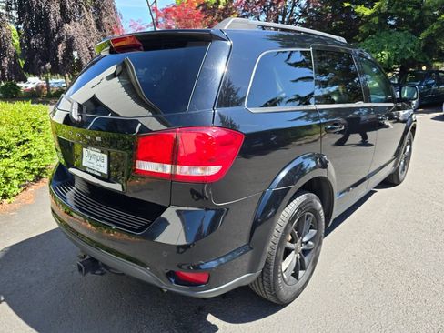 Used 2019 Dodge Journey SE FWD image 4