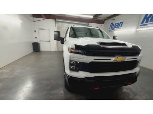Used 2024 Chevrolet Silverado 2500 Custom w/ Custom Value Package AWD/4WD image 3