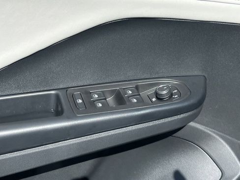 New 2026 Volkswagen Taos SE image 14