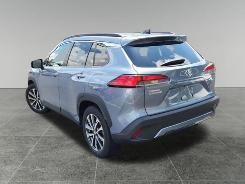 Used 2025 Toyota Corolla Cross XLE FWD image 5