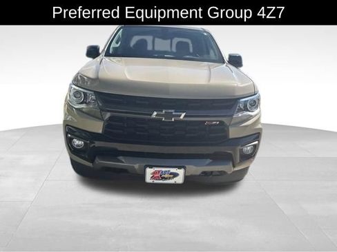 Used 2022 Chevrolet Colorado Z71 AWD/4WD image 2