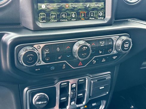 Used 2021 Jeep Wrangler Unlimited Rubicon 4xe w/ Steel Bumper Group image 17