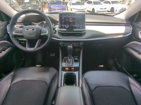 Used 2022 Jeep Compass Latitude w/ Sun and Sound Group FWD image 17