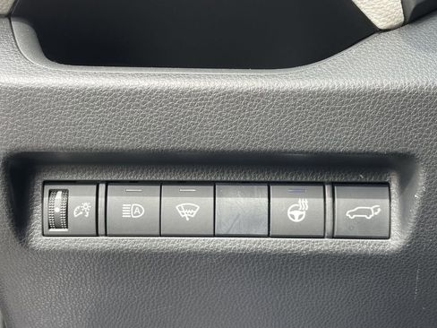 Used 2020 Toyota RAV4 XLE Premium image 33