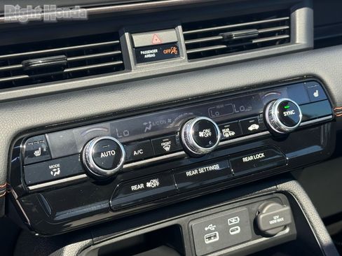 Used 2025 Honda Pilot TrailSport image 24