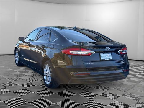 Used 2019 Ford Fusion SE image 4