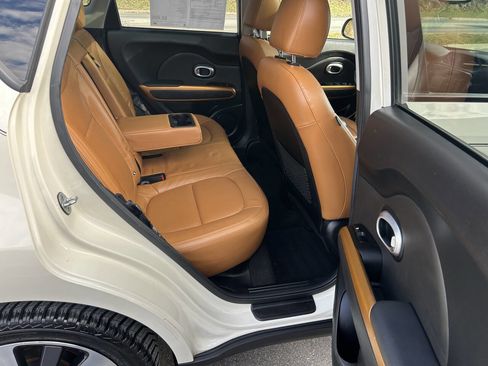 Used 2016 Kia Soul ! w/ Premium Package image 20