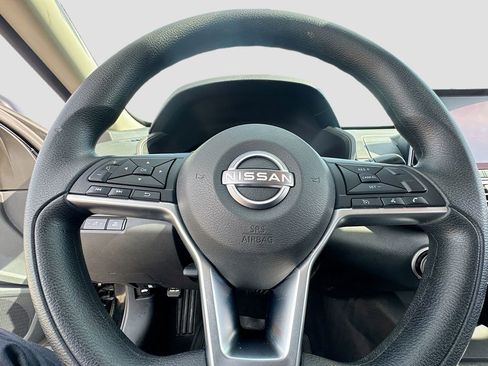 Used 2024 Nissan Altima 2.5 SV FWD image 23