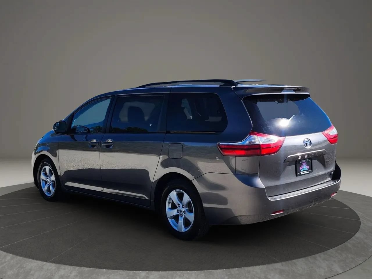 Used 2017 Toyota Sienna LE FWD image 3