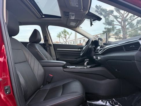 Used 2023 Nissan Altima 2.5 SR w/ SR Premium Package image 18