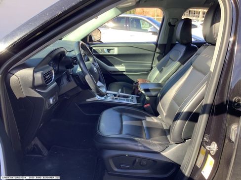 Used 2020 Ford Explorer XLT w/ Equipment Group 202A image 13