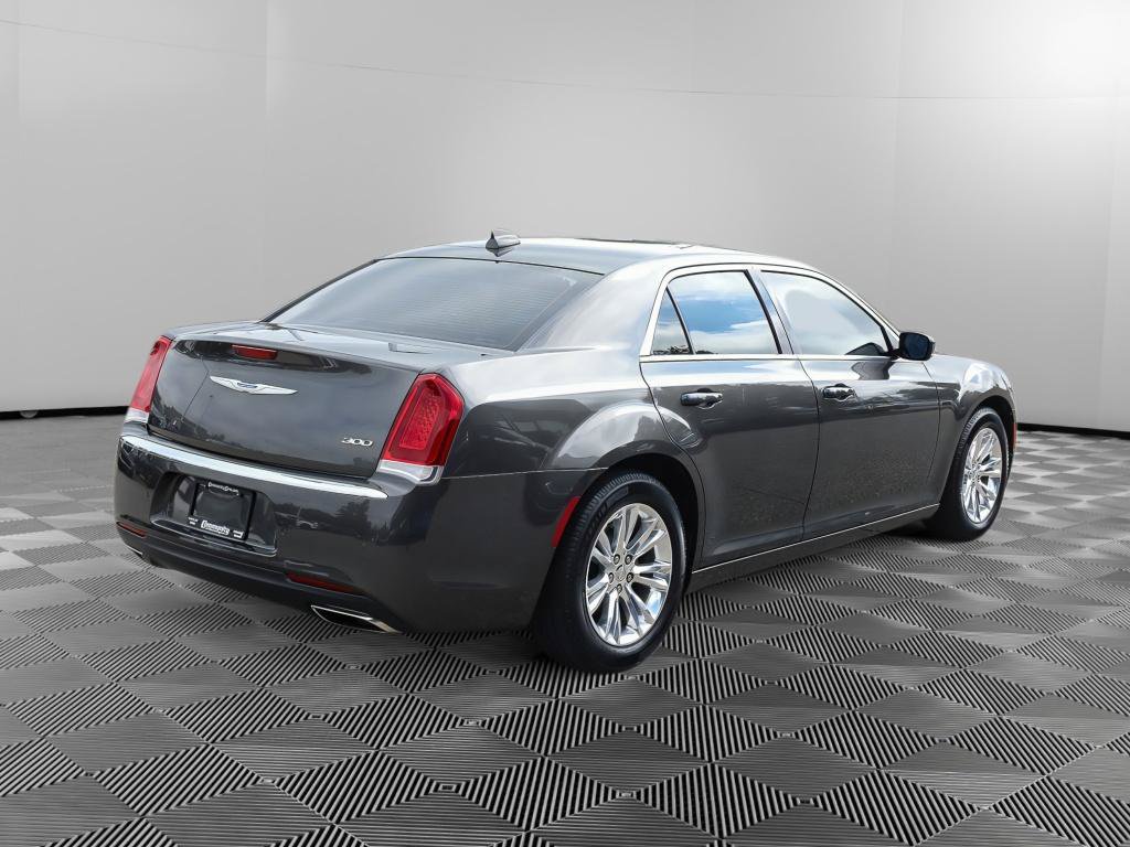 Used 2021 Chrysler 300 Touring L RWD image 8