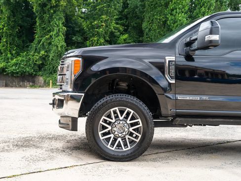 Used 2019 Ford F250 Lariat w/ Lariat Ultimate Package AWD/4WD image 3
