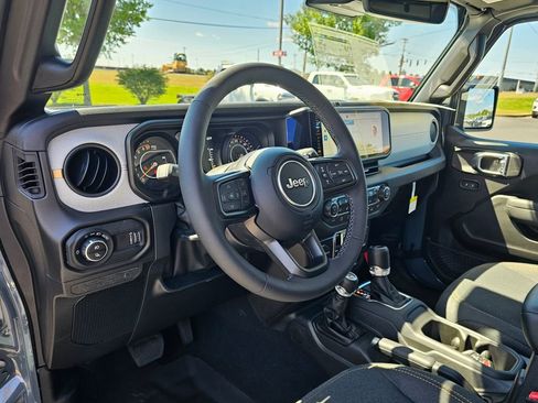 New 2025 Jeep Gladiator Willys image 13