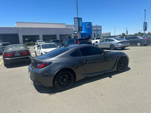Used 2025 Toyota GR86 Premium w/ ALL Weather Mat Package (TMS) RWD image 3