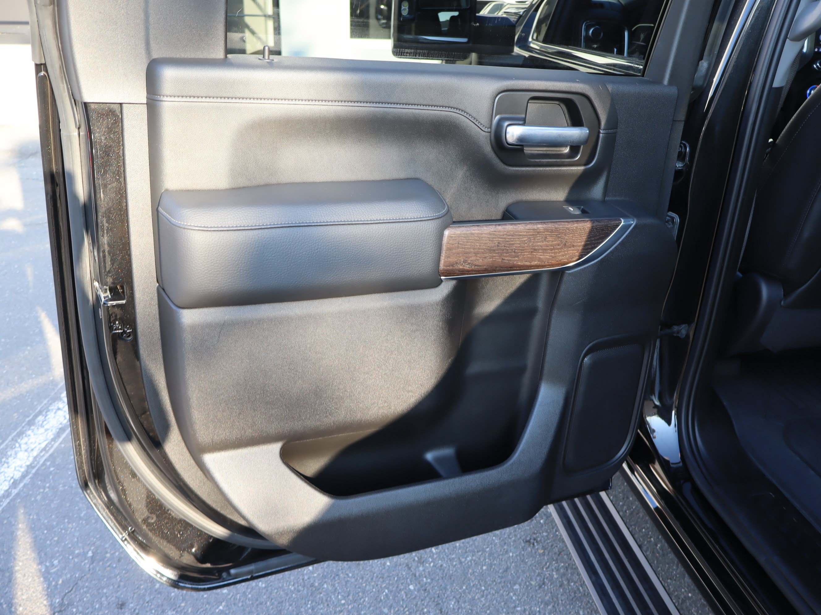Used 2023 GMC Sierra 2500 Denali w/ Denali Black Diamond Edition AWD/4WD image 35