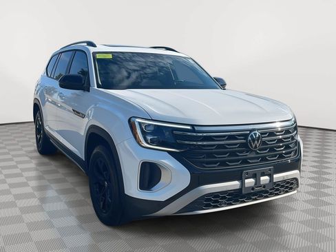 Used 2024 Volkswagen Atlas Peak Edition SE AWD/4WD image 3