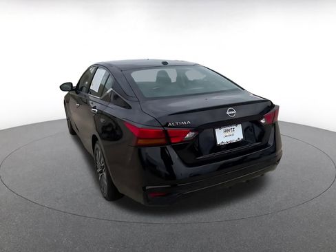 Used 2025 Nissan Altima 2.5 SV image 11