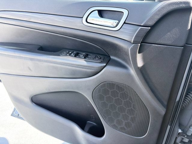 Used 2021 Jeep Grand Cherokee Laredo X AWD/4WD image 12